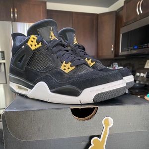 Air Jordan retro royalty size 5.5 youth